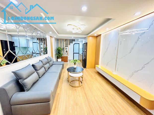 NHÀ ĐẸP NAM DƯ 36m²x5 TẦNG FUII NỘI THẤT,NHIỀU TIỆN ÍCH XUNG QUANH Ô TÔ ĐỖ CỬA Giá 5 tỷ