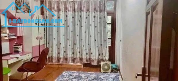 Cho thuê nhà ngõ phố chợ Khâm Thiên Đống Đa 25/35m x 6 tầng, giá 10tr/tháng - 2