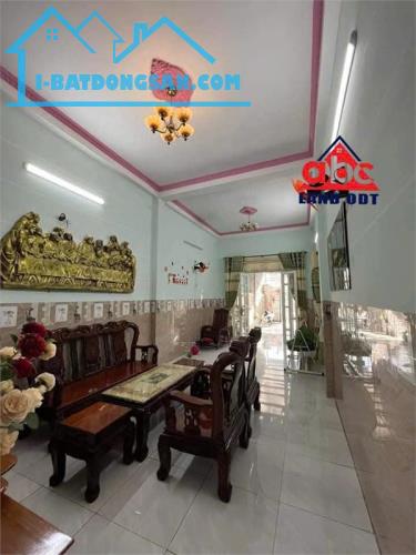 NP1091 hạ giá bán nhà 1 trệt 1 lầu, thiết kế hiện đại gồm 4phòng ngủ. xóm đạo an ninh - 2