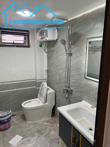 BÁN NHÀ MỚI 2.95 TỶ 3 TẦNG 72M2 CÓ SÂN Ô TÔ NGÕ TRẦN HUY LIỆU - 1