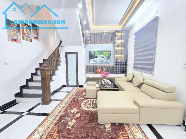 Trung tâm quận Nhà Kim Giang 32m 4 t full nội thất đẹp cách 1 nhà ra phố giá 6.85 tỷ