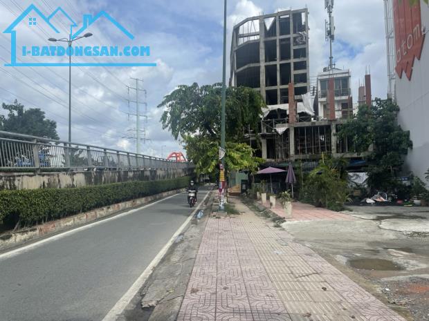 Bán đất Mặt tiền Phạm Văn Đồng, P.13, Bình Thạnh: 18 x 22, giá 59 tỷ. - 1