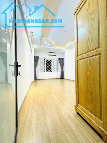 Bán nhà ngõ 266 Nguyễn Văn Cừ, 40m2, 5 tầng, gara ô tô, giá 10.6 tỷ TL - 4