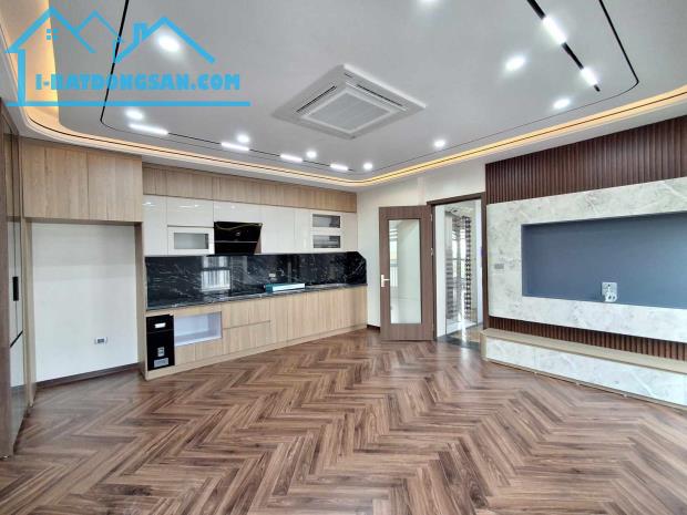 Bán nhà Hoàng Minh Đạo,Long Biên 7 tầng,42m,mt7.2m oto vào nhà  nhỉnh 12 tỷ - 3