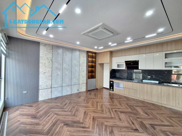 Bán nhà Hoàng Minh Đạo,Long Biên 7 tầng,42m,mt7.2m oto vào nhà  nhỉnh 12 tỷ - 2