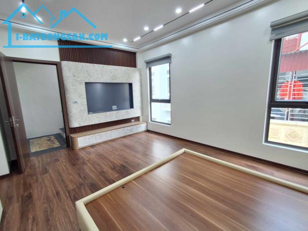 Bán nhà Hoàng Minh Đạo,Long Biên 7 tầng,42m,mt7.2m oto vào nhà  nhỉnh 12 tỷ - 1