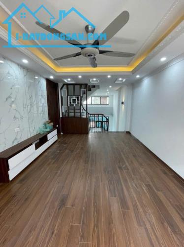 Bán nhà Ngọc Hồi ngay TT Thanh Trì 35m5 t lô góc ô tô cách 15m KD online giá 5.4 tỷ - 1
