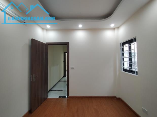 Bán nhà Ngọc Lâm,Long Biên 5 tầng,37m gần oto tránh nhỉnh 6 tỷ - 4