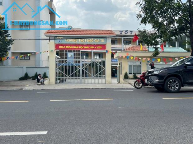 Nhà mặt tiền đường Bùi Hữu Nghĩa 5.6 tỷ 126 m2 - 2