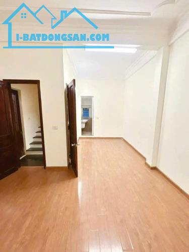 Cho thuê nhà riêng Nguyễn Ngọc Nại Thanh Xuân 32m x 4T giá 13.5tr, ngõ ô tô, nhà đẹp