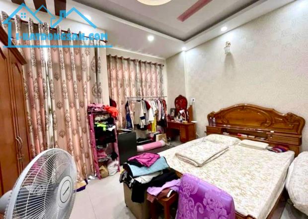 Bán nhà 3 tầng, 41m2, hẻm xe hơi thông, KD đỉnh, gần chợ Phạm Văn Hai, Tân Bình, 7.5 Tỷ