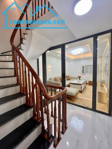 NHÀ ĐẸP PHỐ 8/3  TT QUẬN HAI BÀ TRƯNG - 2 THOÁNG TRƯỚC SAU- 50M GIÁ 9.45 TỶ . - 2
