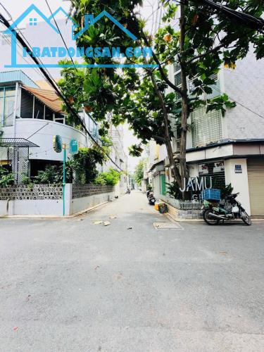 Bán nhà cấp 4 tiện xây HXH 7m Trương Hoàng Thanh, Khu 300, DT 4.2x18m, giá chỉ 10.9 tỷ TL