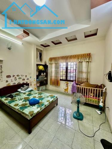 Nhà ngay Nguyễn Duy Trinh,3 tầng, 84m2, ngang 7m, 4PN, nhỉnh 6 tỷ - 3