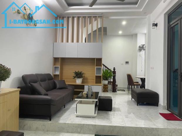 Bán nhà ngõ 314 Đê La Thành, DT 37m, 5 tầng, MT 3.7m, giá 7.85 tỷ, ngõ 2m.