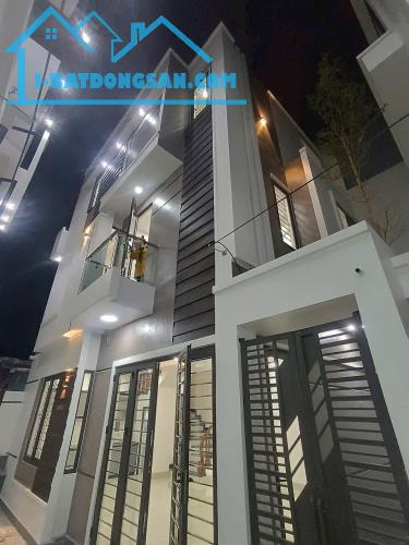 BÁN NHÀ ĐẸP 2.59 TỶ 3 TẦNG 45M2 ( TÂY NAM ) NGÕ TRƯỜNG CHINH