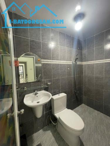 NGAY CÔNG VIÊN TẦM VU - HẺM Ô TÔ THÔNG  - 3PN - 44M2 - CHỈ 5.X TỶ - 3