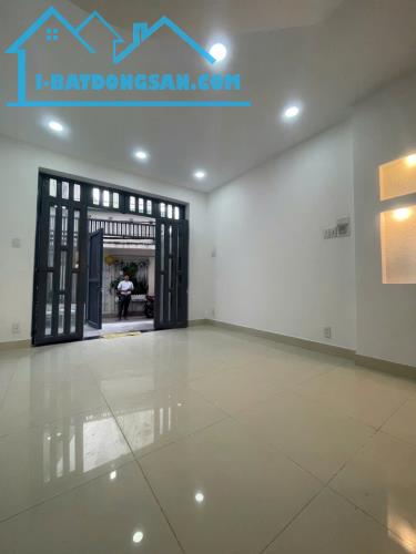 NGAY CÔNG VIÊN TẦM VU - HẺM Ô TÔ THÔNG  - 3PN - 44M2 - CHỈ 5.X TỶ - 5
