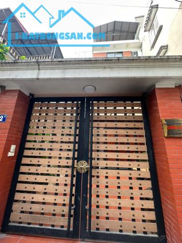 Bán nhà đẹp ở ngay Hoàng Như Tiếp - Full nội thất - ô tô đỗ cổng- 90m2 - 3tầng-nhỉnh 14 tỷ