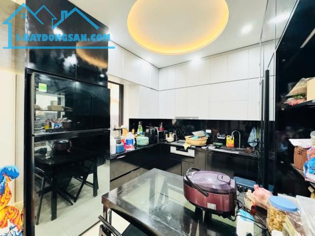 BỒ ĐỀ NGUYỄN VĂN CỪ 47M2 x 5T GẦN BÃI XE LÔ GÓC NHÀ MỚI FULL NỘI THẤT. 9,35TỶ - 3