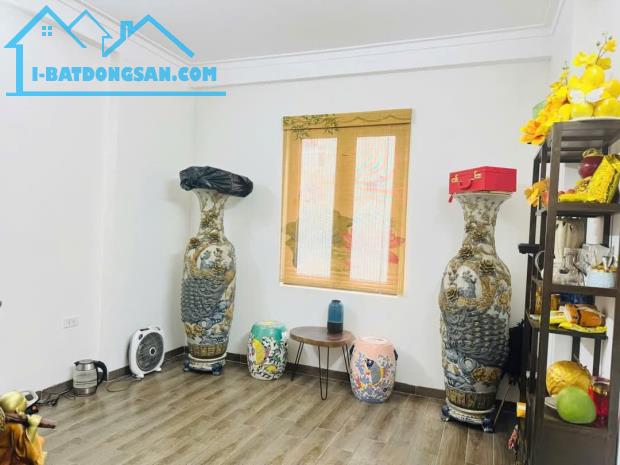 BỒ ĐỀ NGUYỄN VĂN CỪ 47M2 x 5T GẦN BÃI XE LÔ GÓC NHÀ MỚI FULL NỘI THẤT. 9,35TỶ