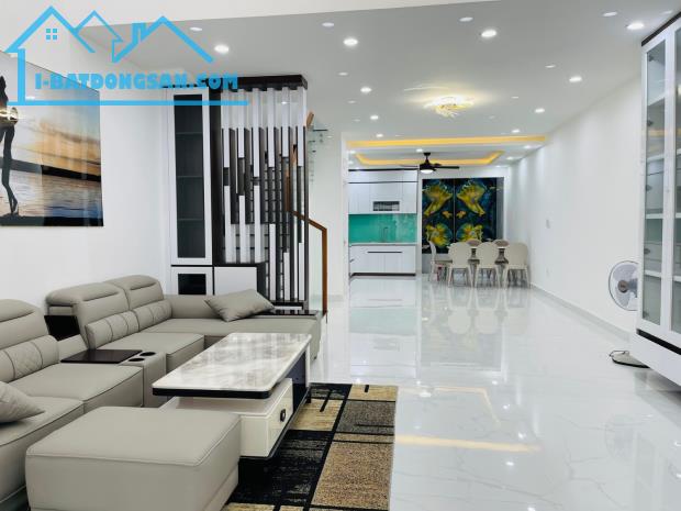 NHÀ BÌNH THẠNH, NGÃ 5 BÌNH HÒA, XE HƠI VÀO NHÀ, Ở NGAY, 90m2, NGANG 5m, HƠN 12T