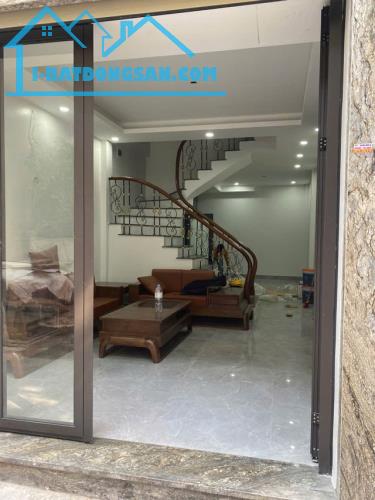 NHÀ MỚI Ở LUÔN PHỐ TRẠM- LONG BIIEN, 41M2, 4 TÀNG, MT 4M,7.7 TỶ. Ô TÔ ĐỖ. - 4