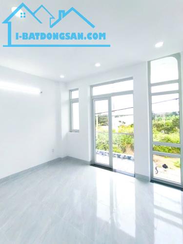 Nhà Xinh, Đón tết, Khu P lô, DTSD 102M2, Đường 10m, có vỉa hè, Long Bình, chỉ 3.2ty - 1