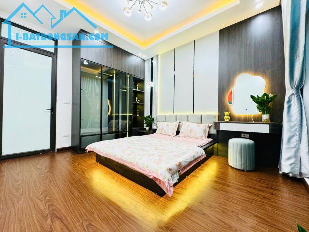 🏡 HOA HẬU TRIỀU KHÚC – 32M² XÂY 5 TẦNG HIỆN ĐẠI, NỘI THẤT NHẬP KHẨU, XE 3 GÁC VÀO NHÀ – C