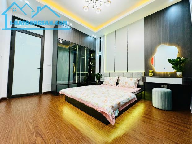 🏡 HOA HẬU TRIỀU KHÚC – 32M² XÂY 5 TẦNG HIỆN ĐẠI, NỘI THẤT NHẬP KHẨU, XE 3 GÁC VÀO NHÀ – C - 1