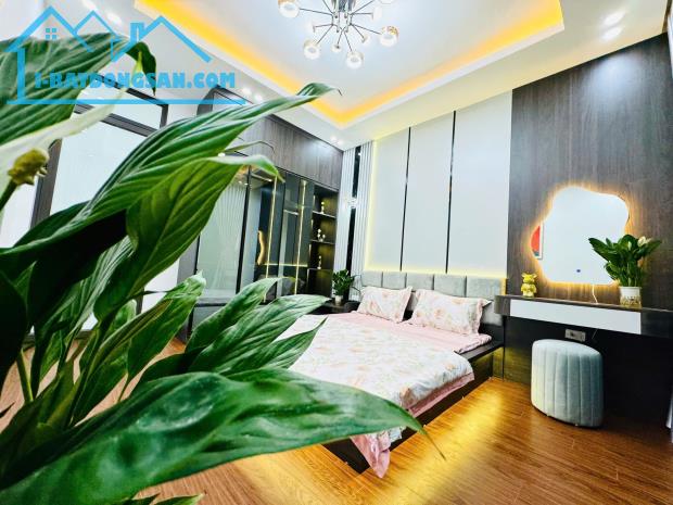 🏡 HOA HẬU TRIỀU KHÚC – 32M² XÂY 5 TẦNG HIỆN ĐẠI, NỘI THẤT NHẬP KHẨU, XE 3 GÁC VÀO NHÀ – C - 4