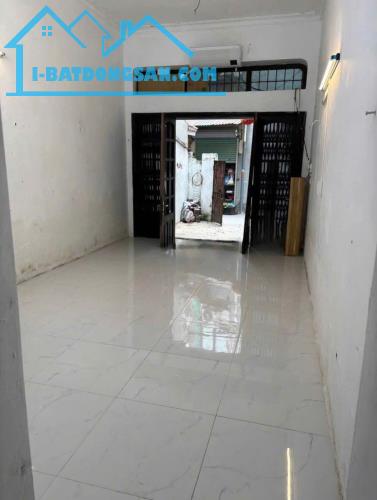 Cho thuê nhà nguyên căn ngõ 162 Đông Thiên, chỉ 6 Triệu, 80m2 (có khoảng sân rộng) 2 ngủ - 1