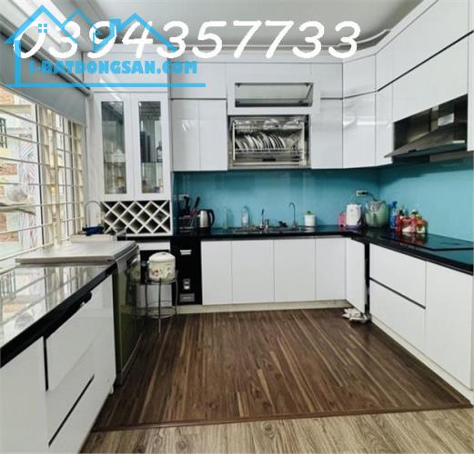 Bán nhà Trần Duy Hưng, ngõ thông thoáng, lô góc 2 mặt ngõ, 45m², 9.8 tỷ