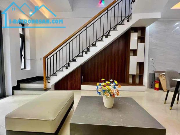 BÁN NHÀ TRUNG TÂM THÀNH PHỐ ĐẦY TIỆN ÍCH- NHÀ 4 TẦNG- DTSD 200M2- GIÁ 3 TỶ NHỈNH - 3