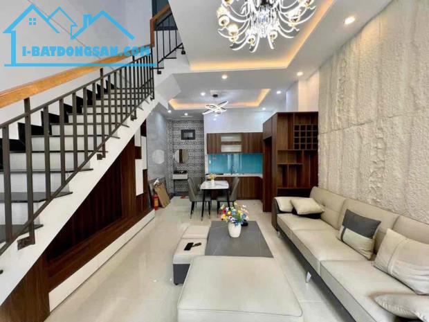 BÁN NHÀ TRUNG TÂM THÀNH PHỐ ĐẦY TIỆN ÍCH- NHÀ 4 TẦNG- DTSD 200M2- GIÁ 3 TỶ NHỈNH - 4