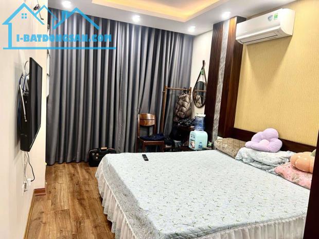 VIP CẦU GIẤY - PHÂN LÔ Ô TÔ TRÁNH ĐỖ TRƯỚC CỬA - NHÀ MỚI ĐẸP - TẶNG FULL NỘI THẤT - 1