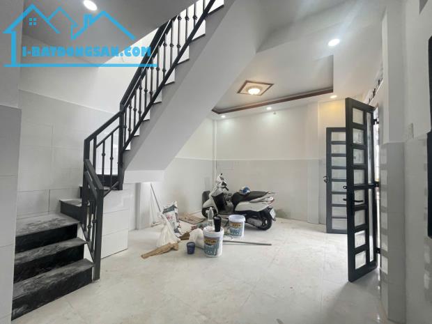 Tân Phú nhà mới ở ngay hẻm Phú Thọ Hòa 24m2 2 tầng 2 phòng ngủ 2,45 tỷ thương lượng