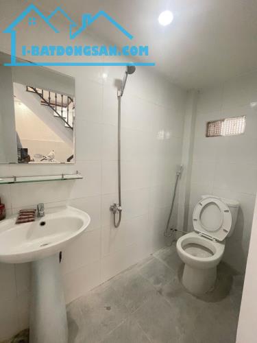 Tân Phú nhà mới ở ngay hẻm Phú Thọ Hòa 24m2 2 tầng 2 phòng ngủ 2,45 tỷ thương lượng - 1