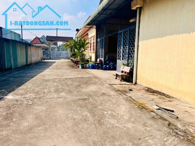 Biệt Thự và Nhà Xưởng Tân Phú Trung có diện tích 4.400m2