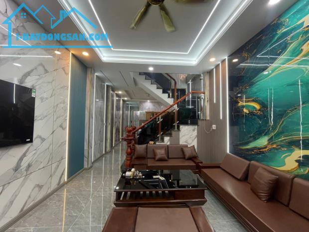 Bán nhà 2 Tầng Trung Tâm Dĩ An,SHR đường xe hơi,TẶNG full Nội thất,gần chợ