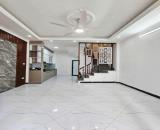 Cực ngon  - 30 m2 - 5 tâng - nhỉnh 5 tỷ - long biên