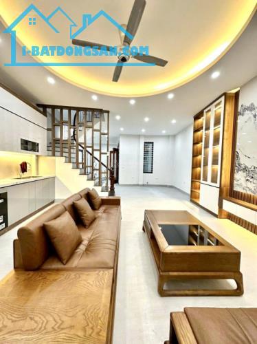 Bán nhà thị trần Phùng, Đan Phương 42M 4 Tầng, 4 ngủ, ô tô đỗ gần giá 4.7 tỷ
