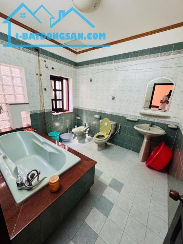 Bán nhà HXH, 1 căn ra MT Trương Công Định P.14 Tân Bình 67m2 3Tầng 3PN. Chỉ 10.8 Tỷ còn TL - 2