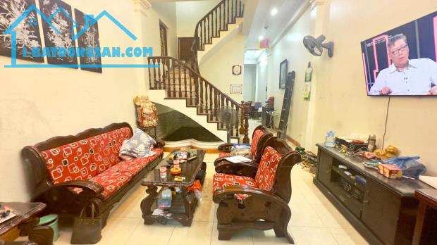 NHÀ TÂN MAI 91M2*5T, NGÕ THÔNG Ô TÔ TRÁNH, 6 PHÒNG NGỦ - 1