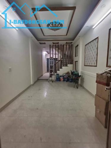 Ngõ 255 Lĩnh Nam 30m2 4 tầng , 10m Oto tránh .Giá 4,85 tỷ - 1