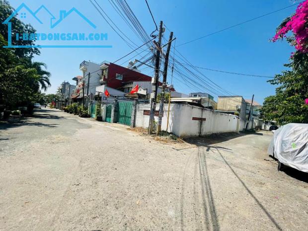 Bán đất biệt thự góc 2 mặt tiền ngay trường mn Hoa Sen P. Tân Hiệp. 7x28m. Giá 7,2 tỷ tl.