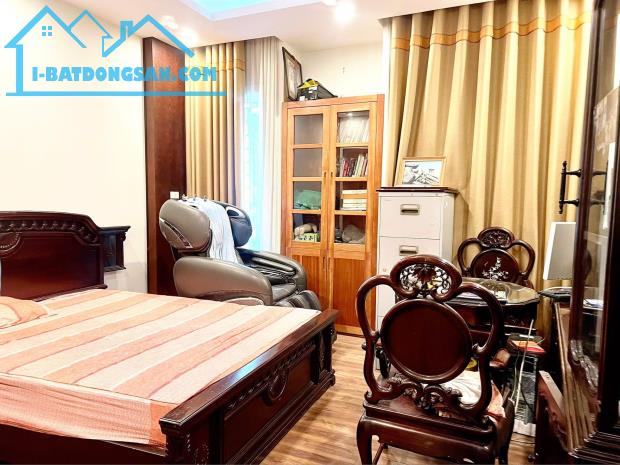 Phân Lô Vip Hoàng Cầu 55M2 7T Thang Máy, Ô Tô Tránh Vỉa Hè Ở Kết Hợp VP Giá 25.5 Tỷ