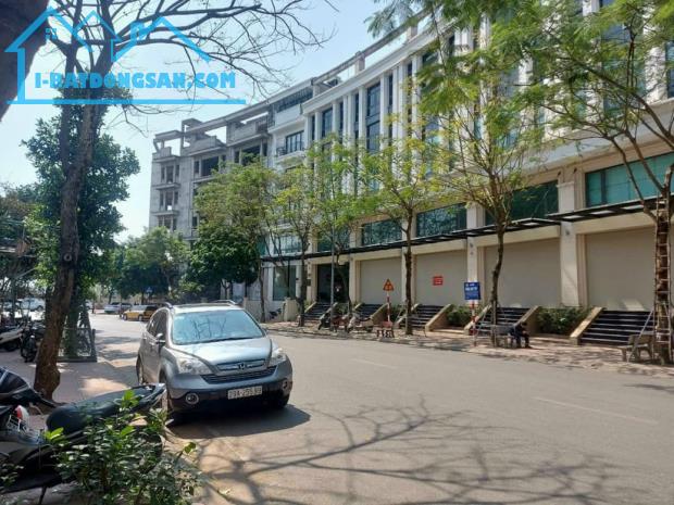 Bán nhà phố Hoàng Như Tiếp 80m² - 7 tầng, thang máy, ô tô tránh – Giá tốt!