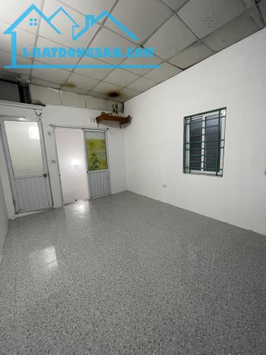 nhỉnh 2 tỷ, ô tô tránh nhau, nhiều tiện ích, ngõ thông. - 2