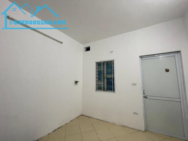 nhỉnh 2 tỷ, ô tô tránh nhau, nhiều tiện ích, ngõ thông. - 1